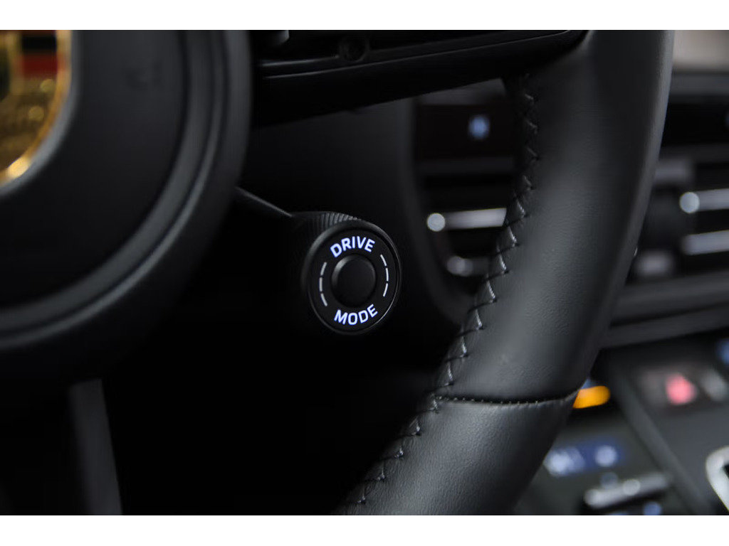 2024 Porsche Macan AWD / Premium Package /Air Suspension / Hitch in Laval, Quebec - 26 - w1024h768px