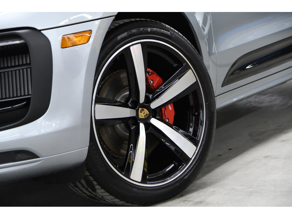 Porsche Macan AWD / Premium Package /Air Suspension / Hitch 2024 à Laval, Québec - 9 - w1024h768px