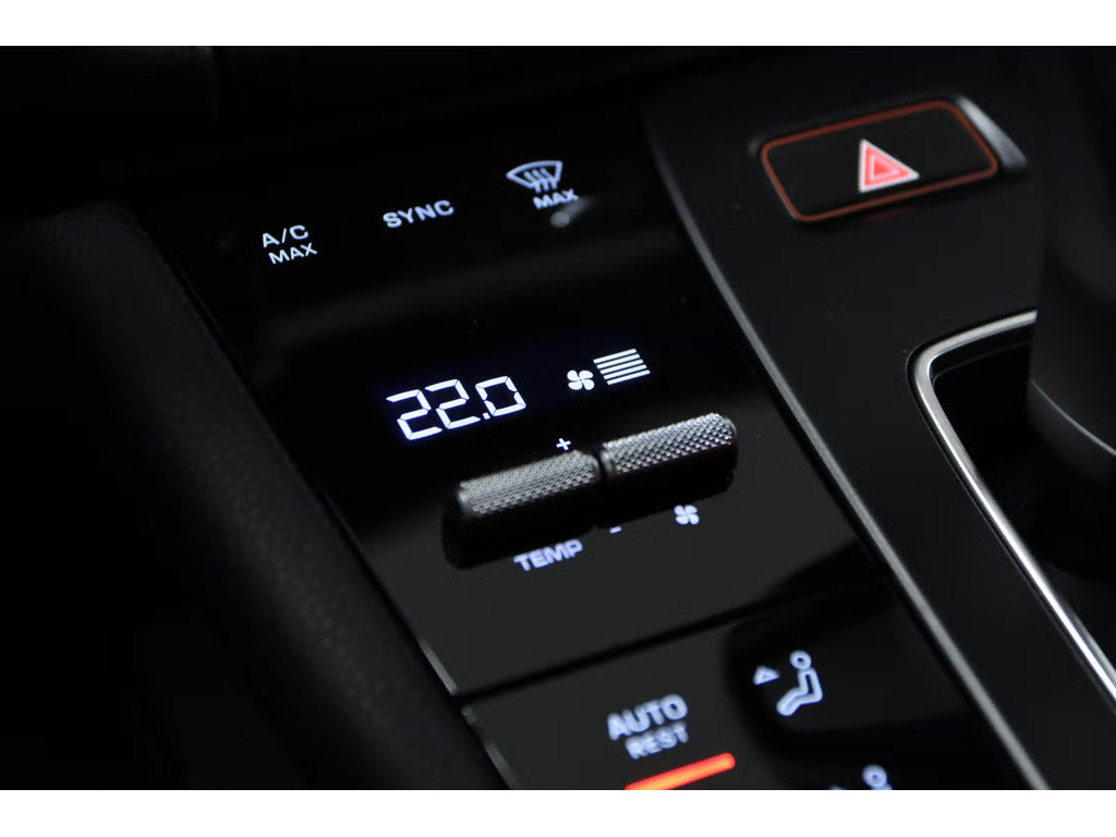 Porsche Macan AWD / Premium Package /Air Suspension / Hitch 2024 à Laval, Québec - 28 - w1024h768px