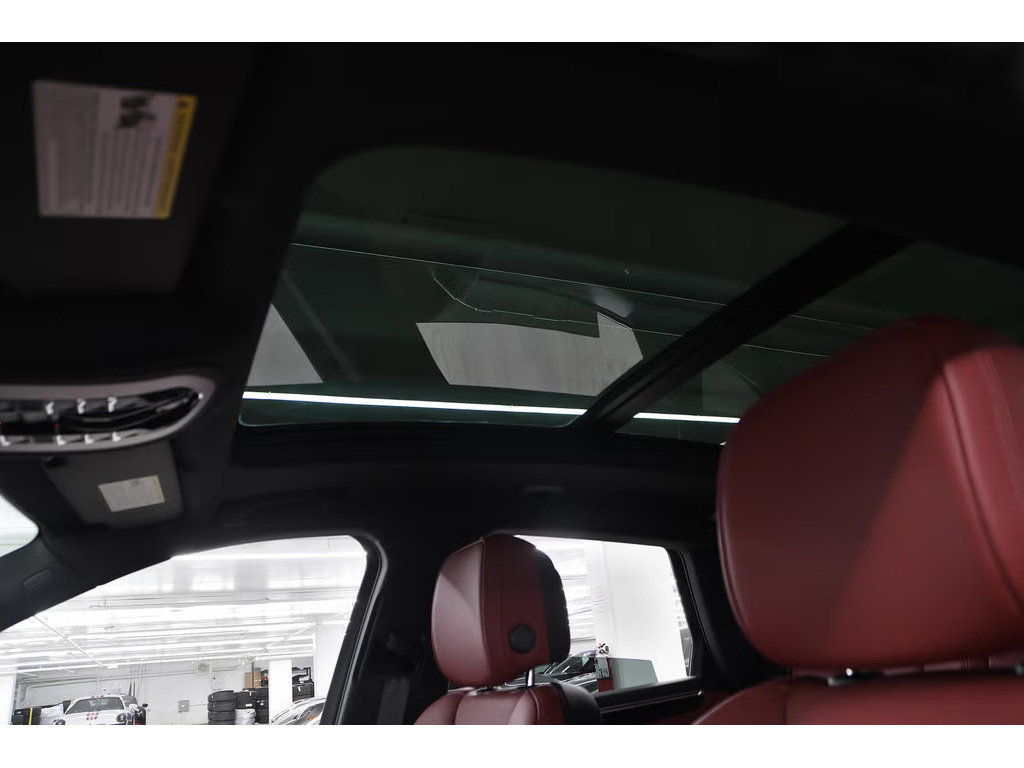 2024 Porsche Macan S AWD / Air Suspension / Sport Exhaust / Hitch in Laval, Quebec - 18 - w1024h768px