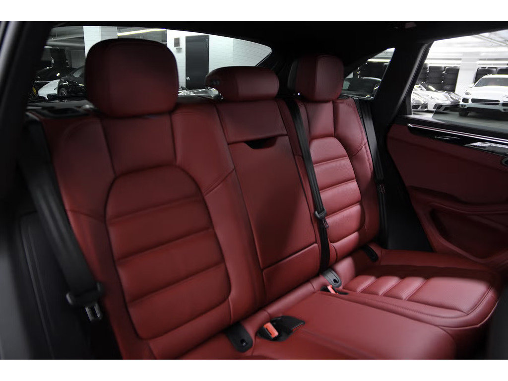 2024 Porsche Macan S AWD / Air Suspension / Sport Exhaust / Hitch in Laval, Quebec - 17 - w1024h768px
