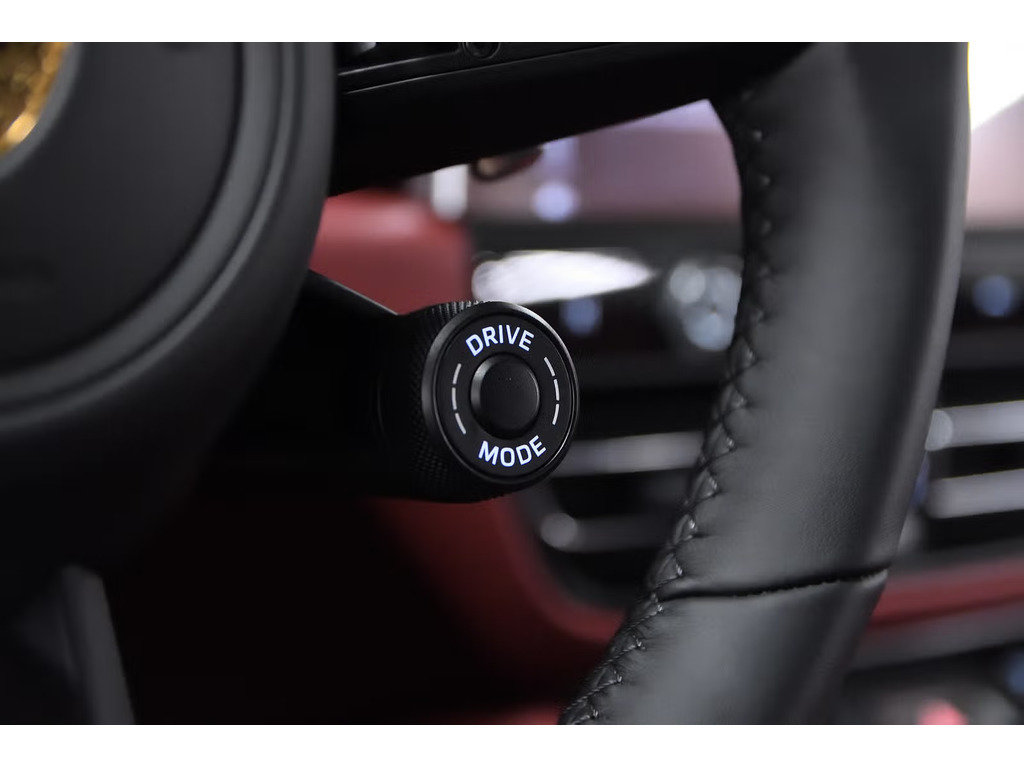 2024 Porsche Macan S AWD / Air Suspension / Sport Exhaust / Hitch in Laval, Quebec - 26 - w1024h768px