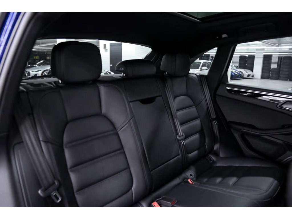 2024 Porsche Macan S AWD / Air Suspension / Trailer Hitch / BOSE in Laval, Quebec - 16 - w1024h768px