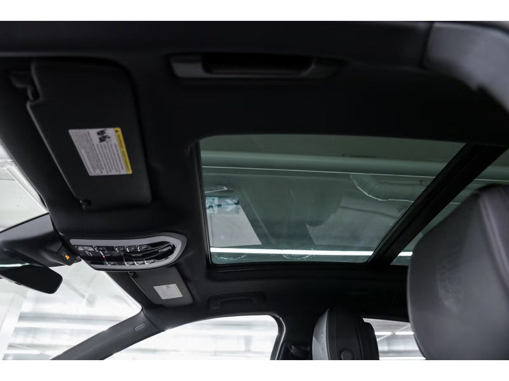 2024 Porsche Macan S AWD / Air Suspension / Trailer Hitch / BOSE in Laval, Quebec - 17 - w1024h768px