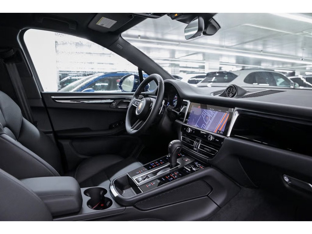 2024 Porsche Macan S AWD / Air Suspension / Trailer Hitch / BOSE in Laval, Quebec - 18 - w1024h768px