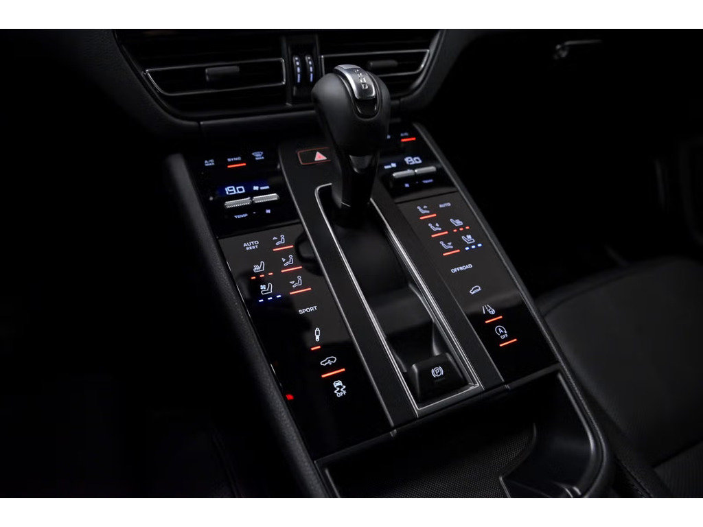 2024 Porsche Macan S AWD / Air Suspension / Trailer Hitch / BOSE in Laval, Quebec - 13 - w1024h768px
