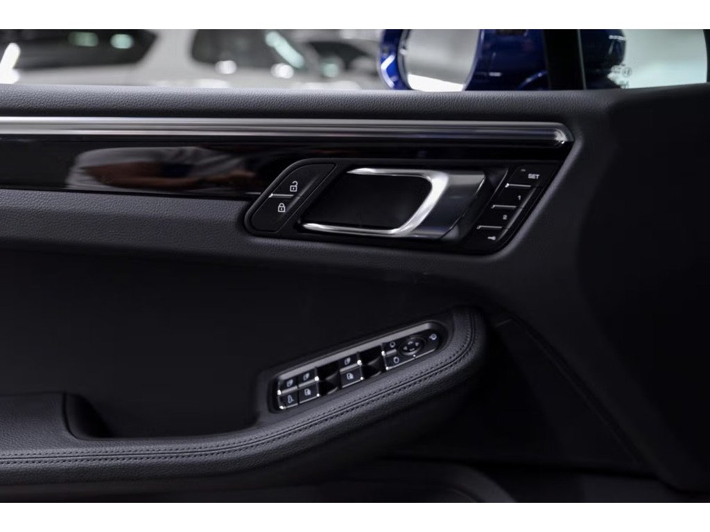 2024 Porsche Macan S AWD / Air Suspension / Trailer Hitch / BOSE in Laval, Quebec - 19 - w1024h768px