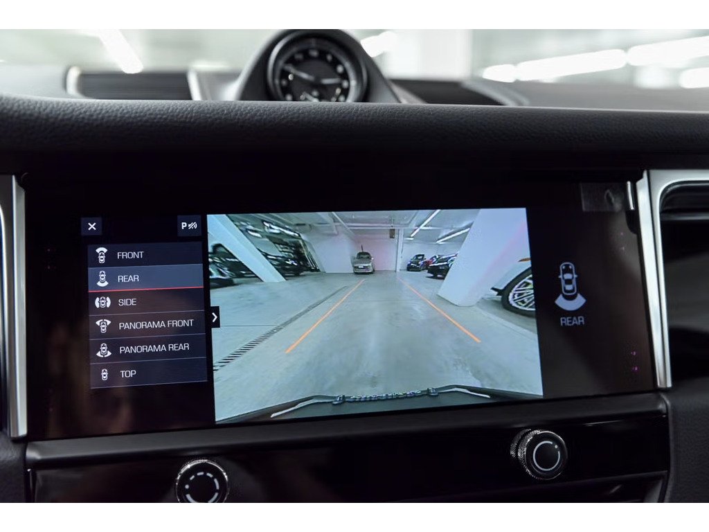 2024 Porsche Macan S AWD / Air Suspension / Trailer Hitch / BOSE in Laval, Quebec - 15 - w1024h768px