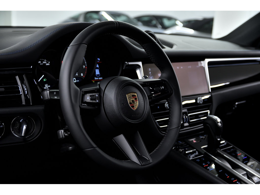 Porsche Macan S AWD / Premium Plus / Air Suspension 2024 à Laval, Québec - 11 - w1024h768px