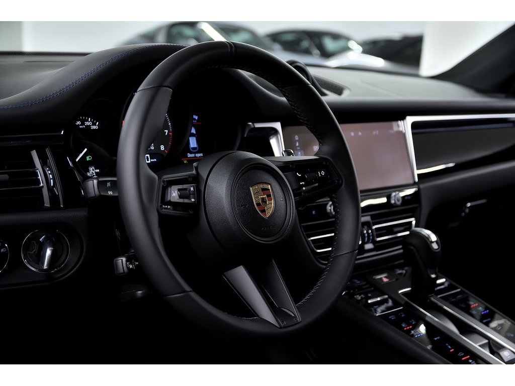 2024 Porsche Macan S AWD / Premium Plus / Air Suspension in Laval, Quebec - 11 - w1024h768px