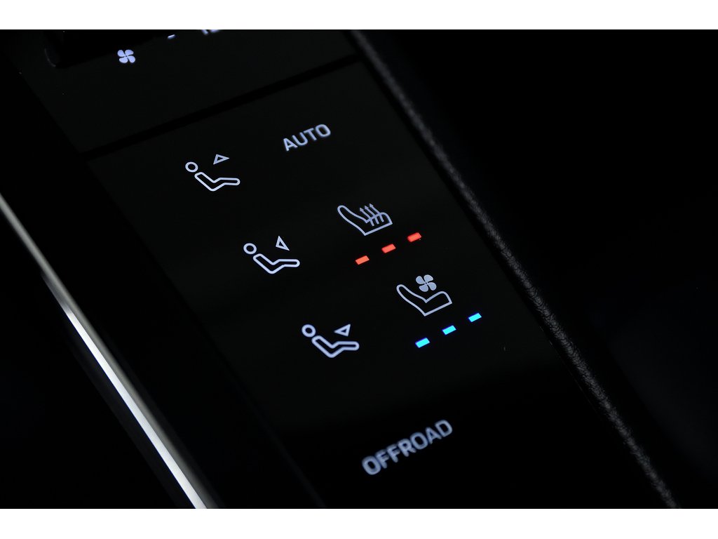 2024 Porsche Macan S AWD / Premium Plus / Air Suspension in Laval, Quebec - 23 - w1024h768px