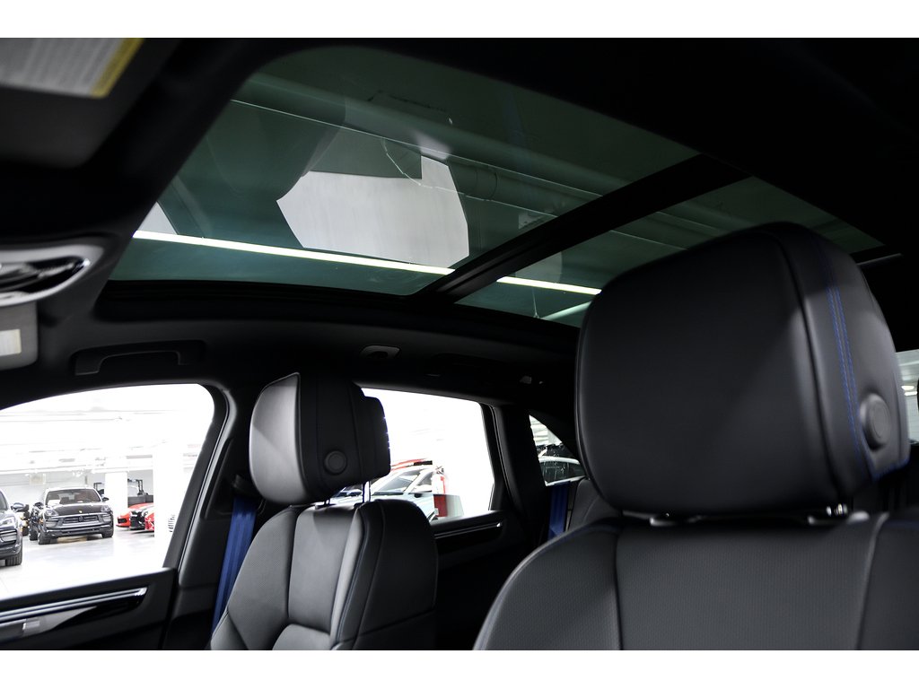 2024 Porsche Macan S AWD / Premium Plus / Air Suspension in Laval, Quebec - 15 - w1024h768px