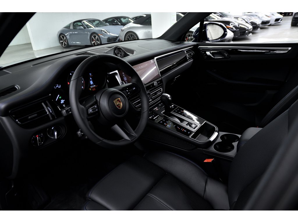 2024 Porsche Macan S AWD / Premium Plus / Air Suspension in Laval, Quebec - 12 - w1024h768px