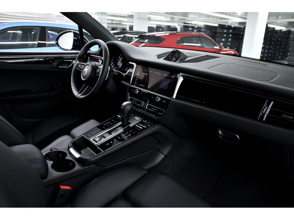2024 Porsche Macan S AWD / Premium Plus / Air Suspension in Laval, Quebec - 35 - w1024h768px