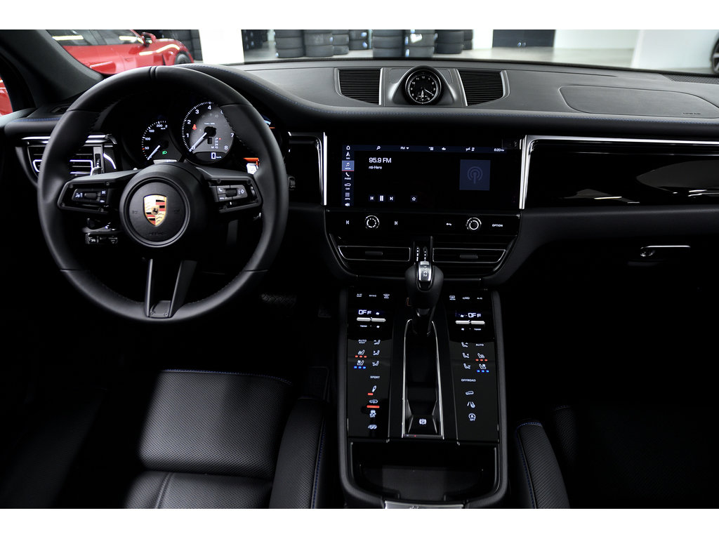 Porsche Macan S AWD / Premium Plus / Air Suspension 2024 à Laval, Québec - 34 - w1024h768px