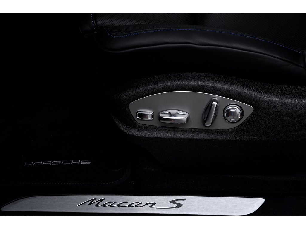 2024 Porsche Macan S AWD / Premium Plus / Air Suspension in Laval, Quebec - 30 - w1024h768px