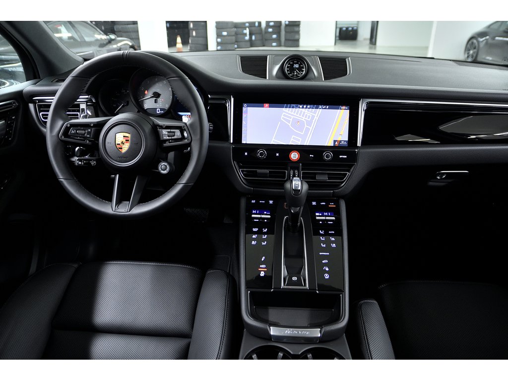 2024 Porsche Macan S AWD / Premium Plus / Air Suspension / BOSE in Laval, Quebec - 36 - w1024h768px