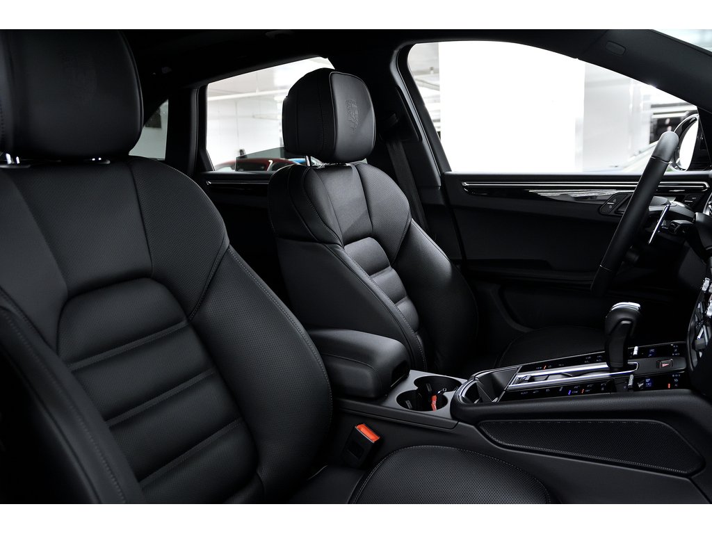 2024 Porsche Macan S AWD / Premium Plus / Air Suspension / BOSE in Laval, Quebec - 33 - w1024h768px