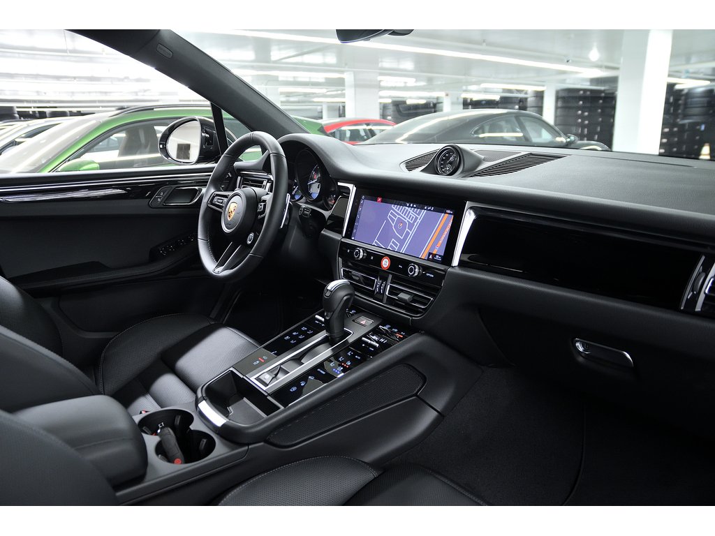2024 Porsche Macan S AWD / Premium Plus / Air Suspension / BOSE in Laval, Quebec - 31 - w1024h768px