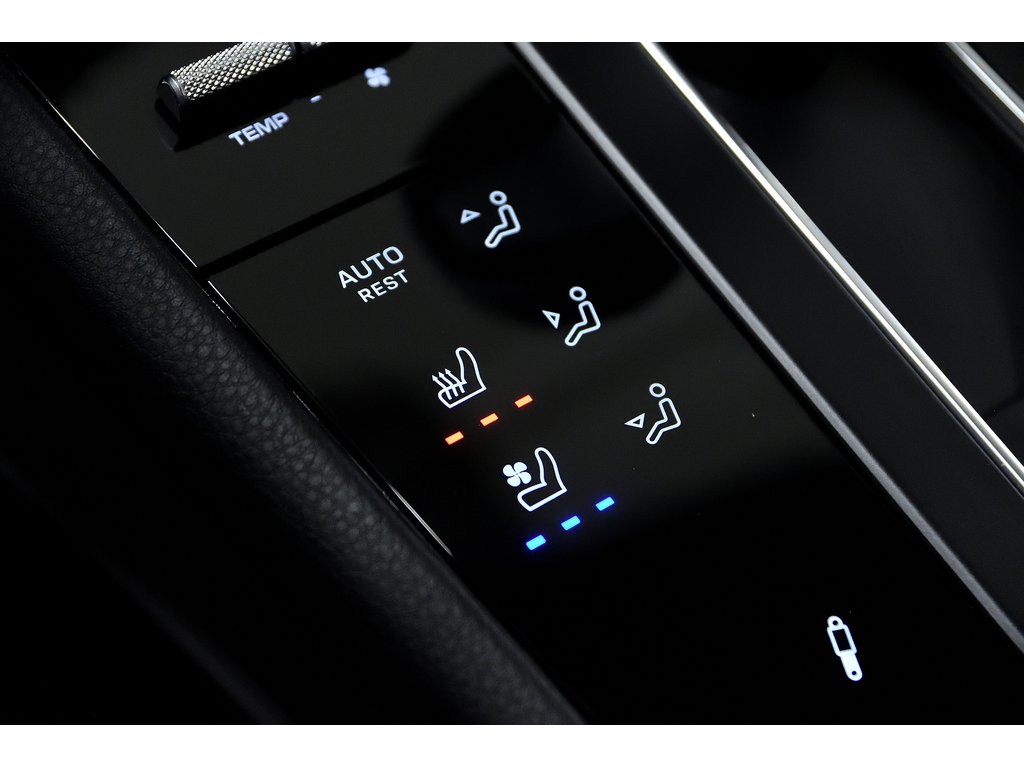 2024 Porsche Macan S AWD / Premium Plus / Air Suspension / BOSE in Laval, Quebec - 27 - w1024h768px