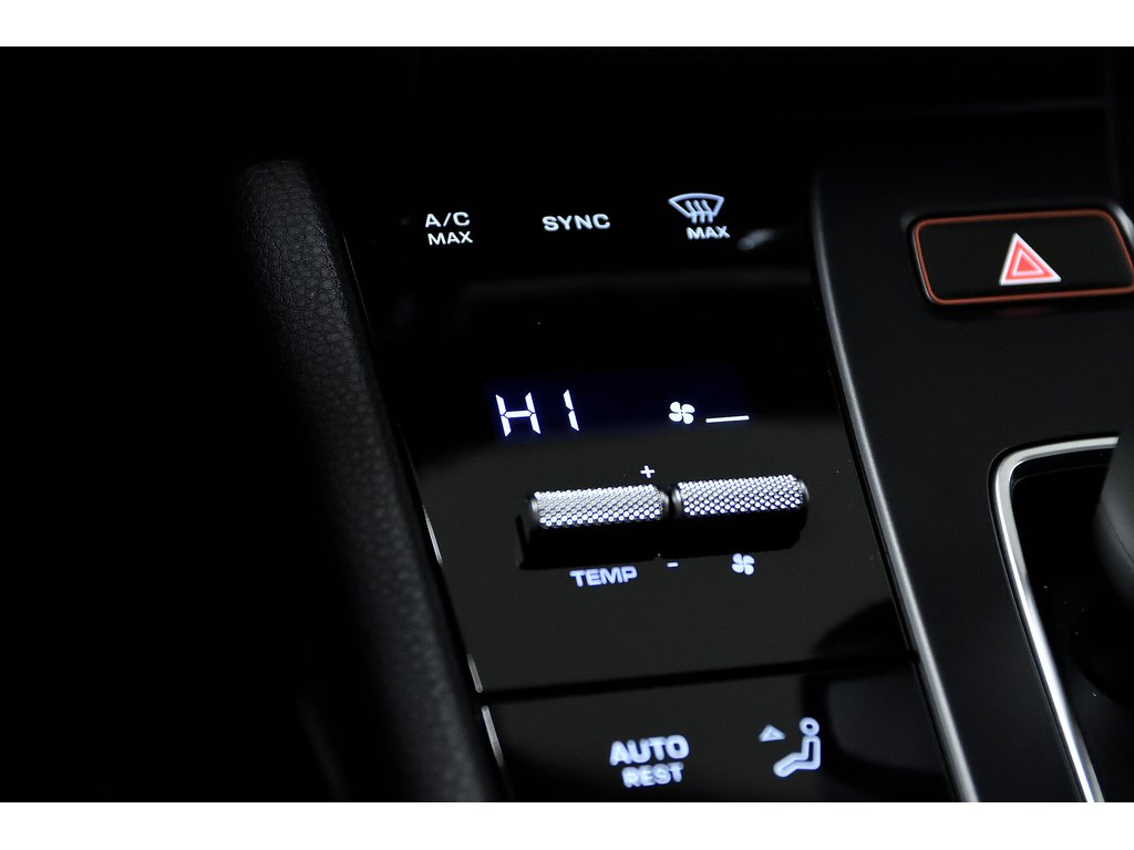 2024 Porsche Macan S AWD / Premium Plus / Air Suspension / BOSE in Laval, Quebec - 30 - w1024h768px