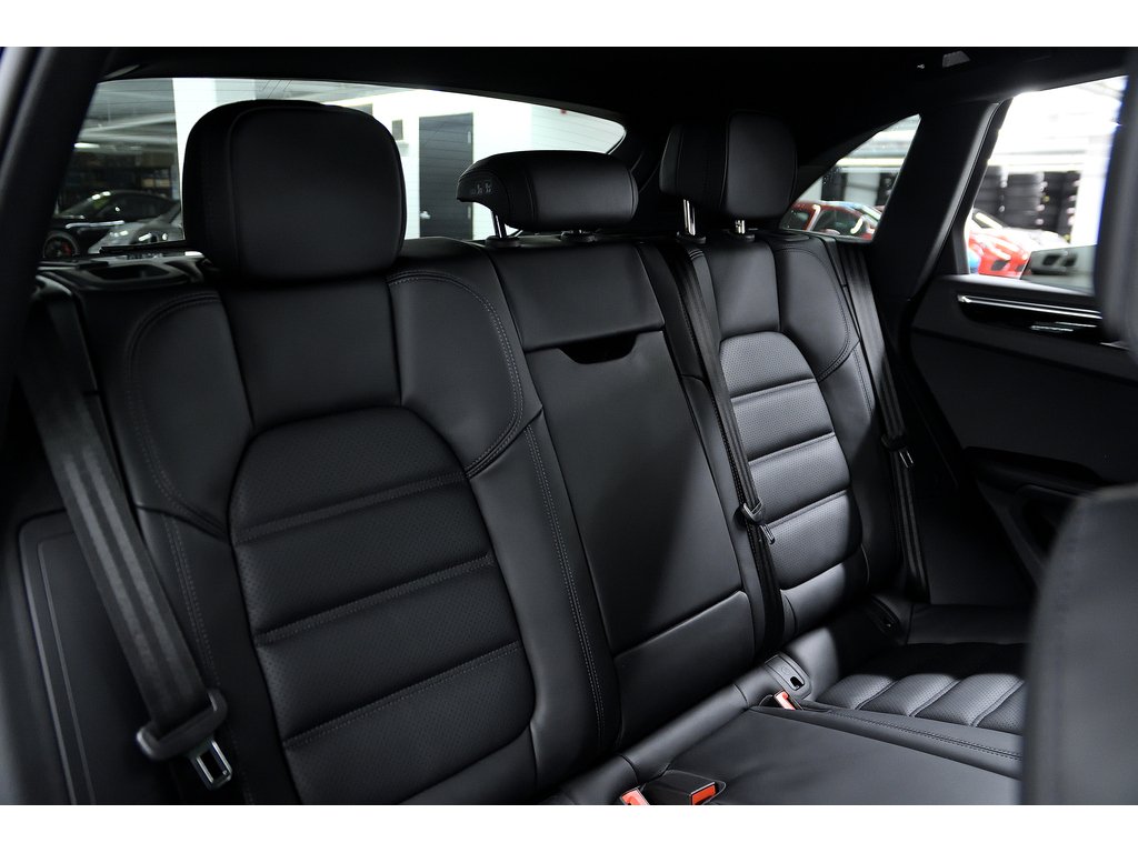 2024 Porsche Macan S AWD / Premium Plus / Air Suspension / BOSE in Laval, Quebec - 18 - w1024h768px