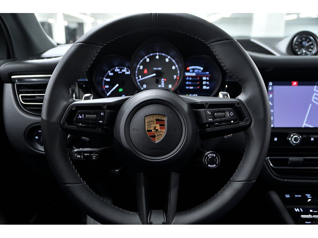 2024 Porsche Macan S AWD / Premium Plus / Air Suspension / BOSE in Laval, Quebec - 19 - w1024h768px