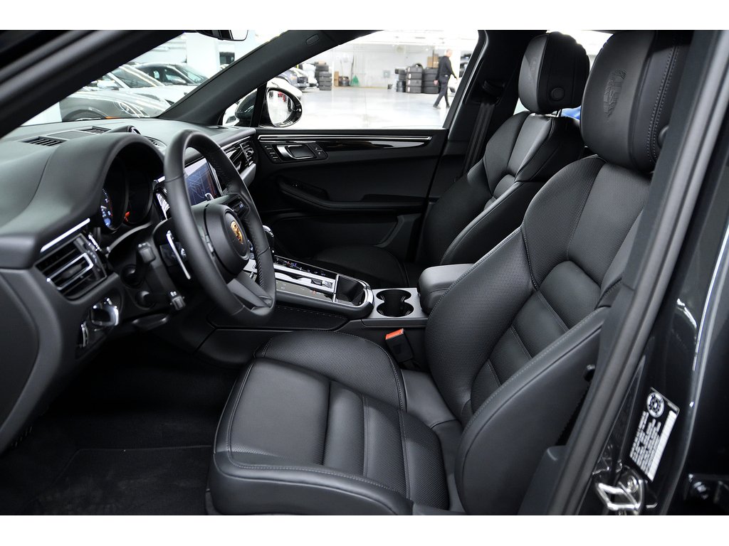 2024 Porsche Macan S AWD / Premium Plus / Air Suspension / BOSE in Laval, Quebec - 14 - w1024h768px
