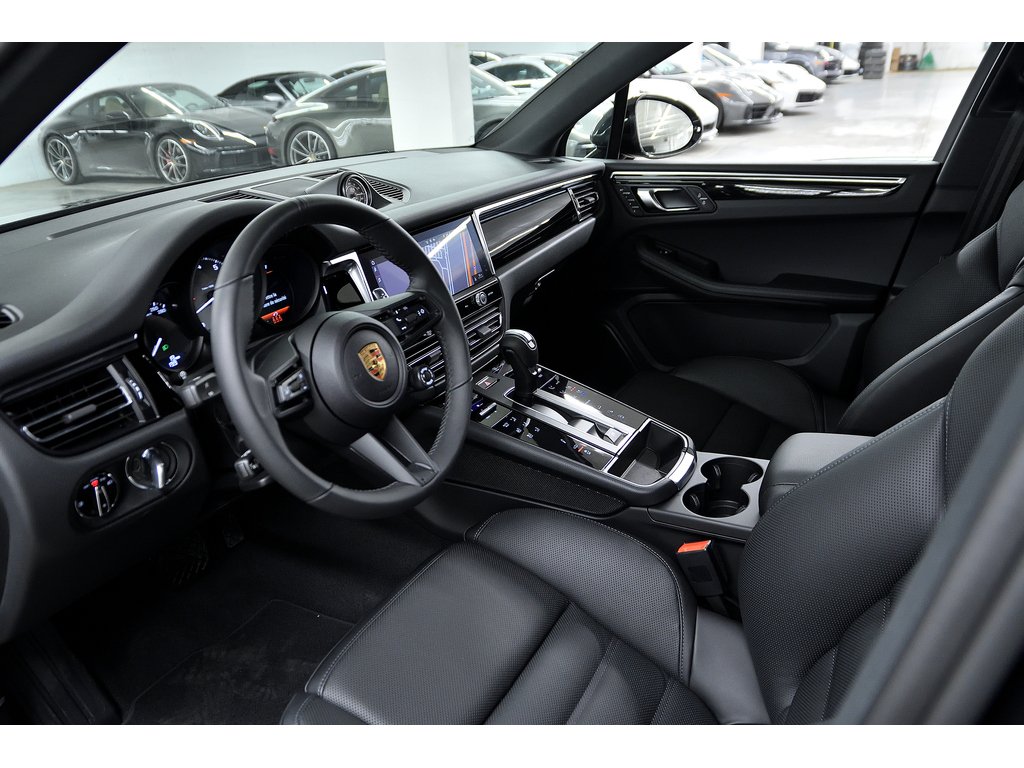 2024 Porsche Macan S AWD / Premium Plus / Air Suspension / BOSE in Laval, Quebec - 13 - w1024h768px