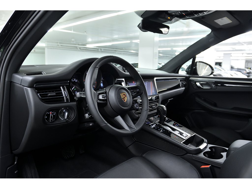 2024 Porsche Macan S AWD / Premium Plus / Air Suspension / BOSE in Laval, Quebec - 12 - w1024h768px