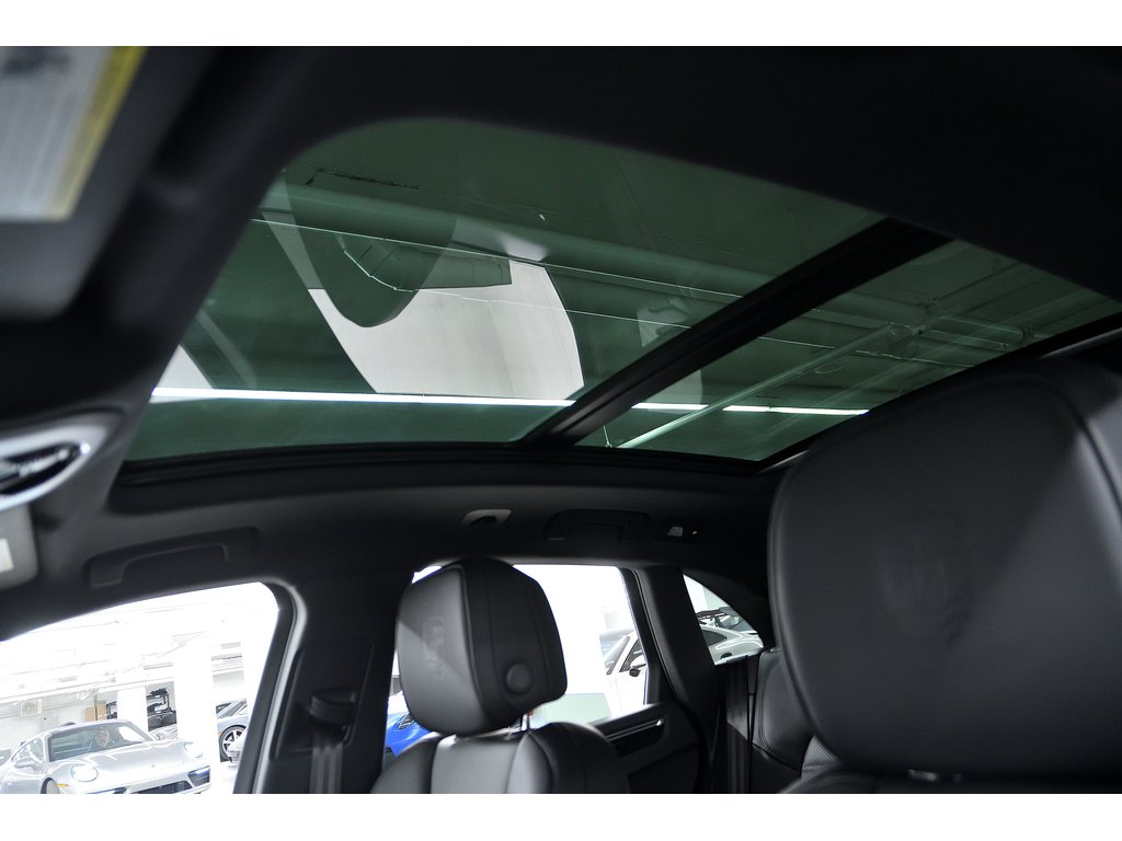 2024 Porsche Macan S AWD / Premium Plus / Air Suspension / BOSE in Laval, Quebec - 17 - w1024h768px