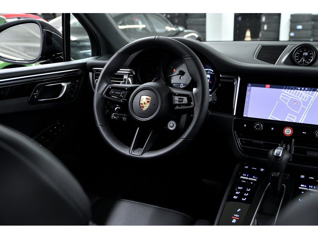 2024 Porsche Macan S AWD / Premium Plus / Air Suspension / BOSE in Laval, Quebec - 38 - w1024h768px