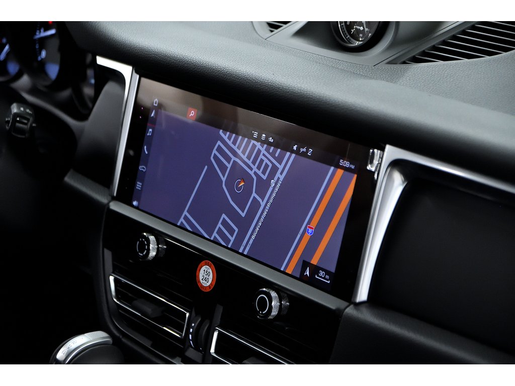 2024 Porsche Macan AWD / Premium Package / BOSE in Laval, Quebec - 36 - w1024h768px