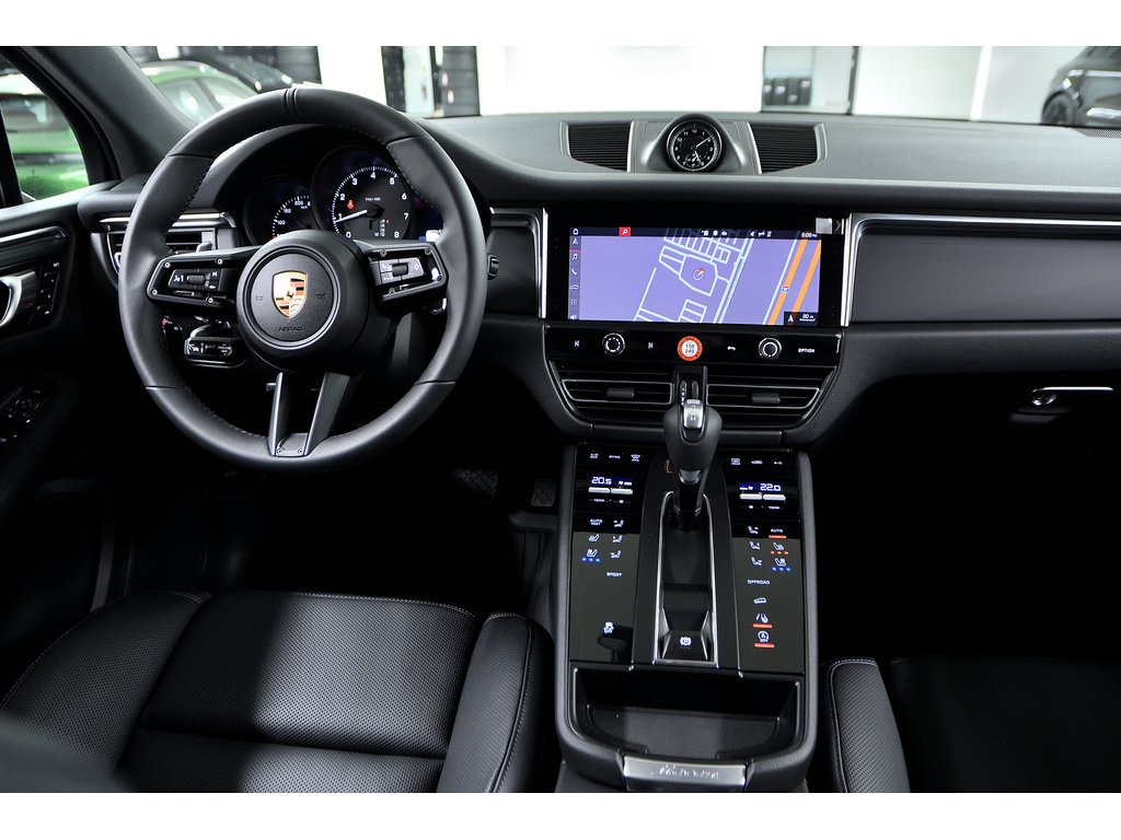 2024 Porsche Macan AWD / Premium Package / BOSE in Laval, Quebec - 32 - w1024h768px
