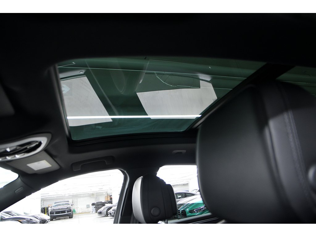 2024 Porsche Macan AWD / Premium Package / BOSE in Laval, Quebec - 17 - w1024h768px