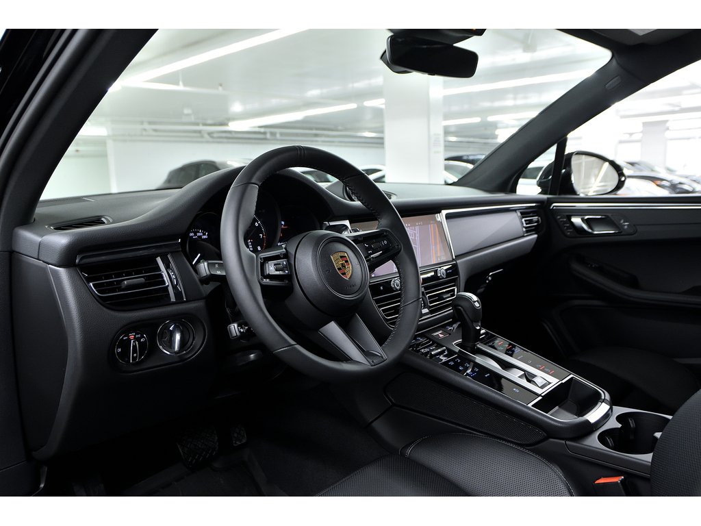 2024 Porsche Macan AWD / Premium Package / BOSE in Laval, Quebec - 12 - w1024h768px