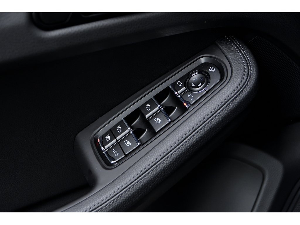 2024 Porsche Macan AWD / Premium Package / BOSE in Laval, Quebec - 29 - w1024h768px