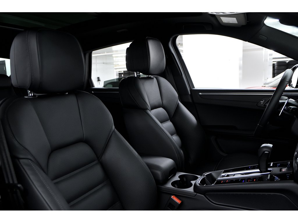2024 Porsche Macan AWD / Premium Package / BOSE in Laval, Quebec - 30 - w1024h768px