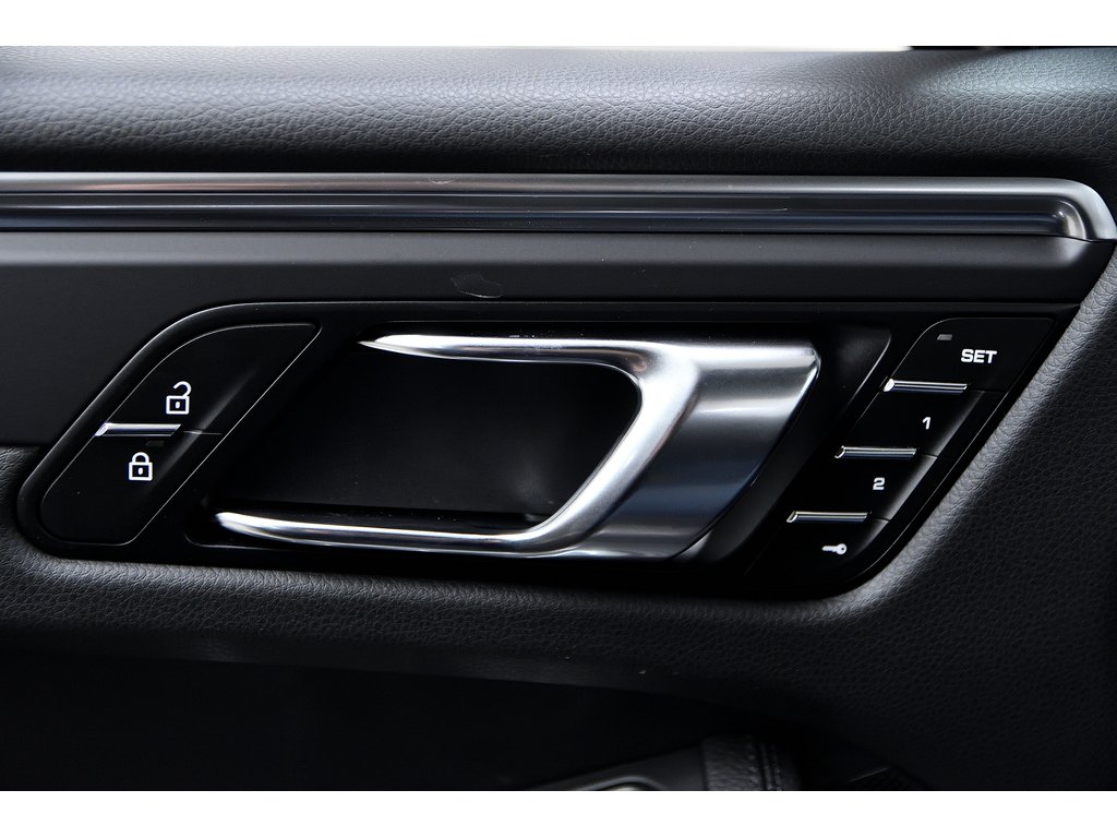 2024 Porsche Macan AWD / Premium Package / BOSE in Laval, Quebec - 28 - w1024h768px
