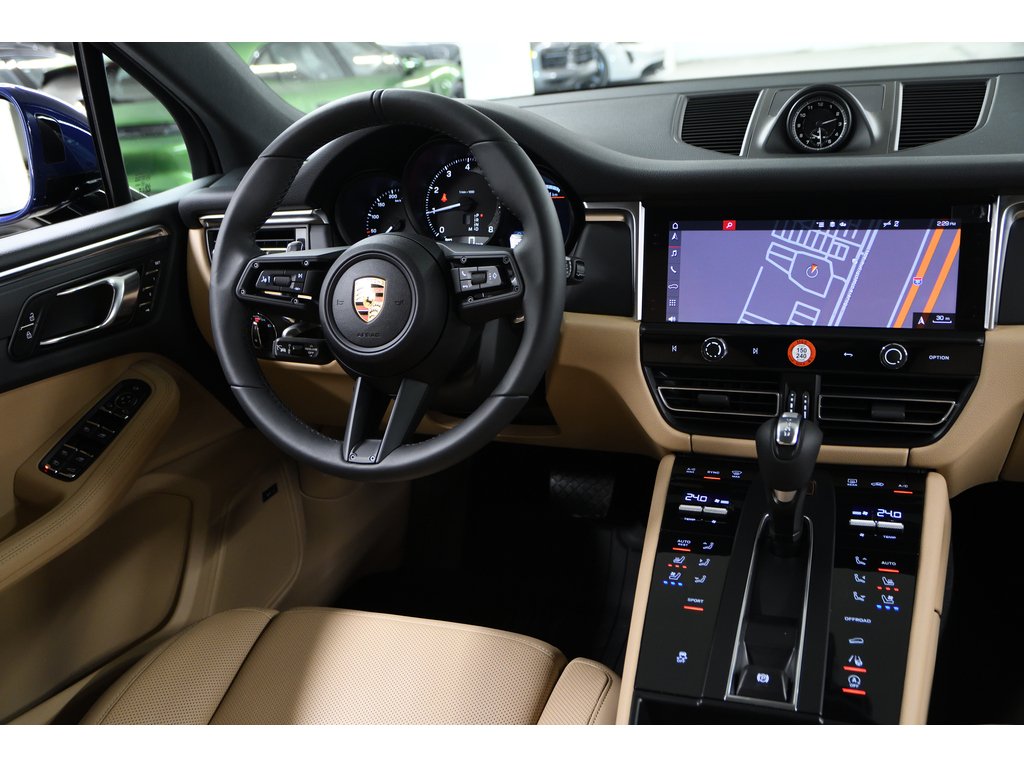 2024 Porsche Macan AWD / Premium Plus / BOSE in Laval, Quebec - 29 - w1024h768px