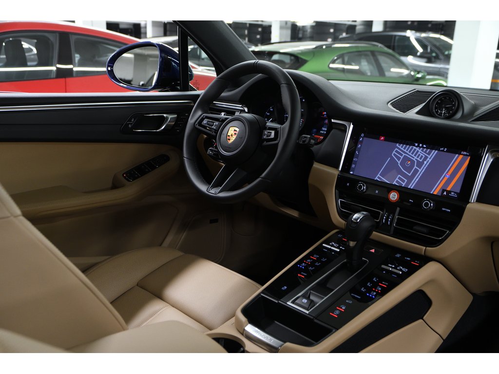 2024 Porsche Macan AWD / Premium Plus / BOSE in Laval, Quebec - 27 - w1024h768px