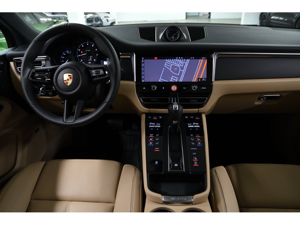 2024 Porsche Macan AWD / Premium Plus / BOSE in Laval, Quebec - 28 - w1024h768px