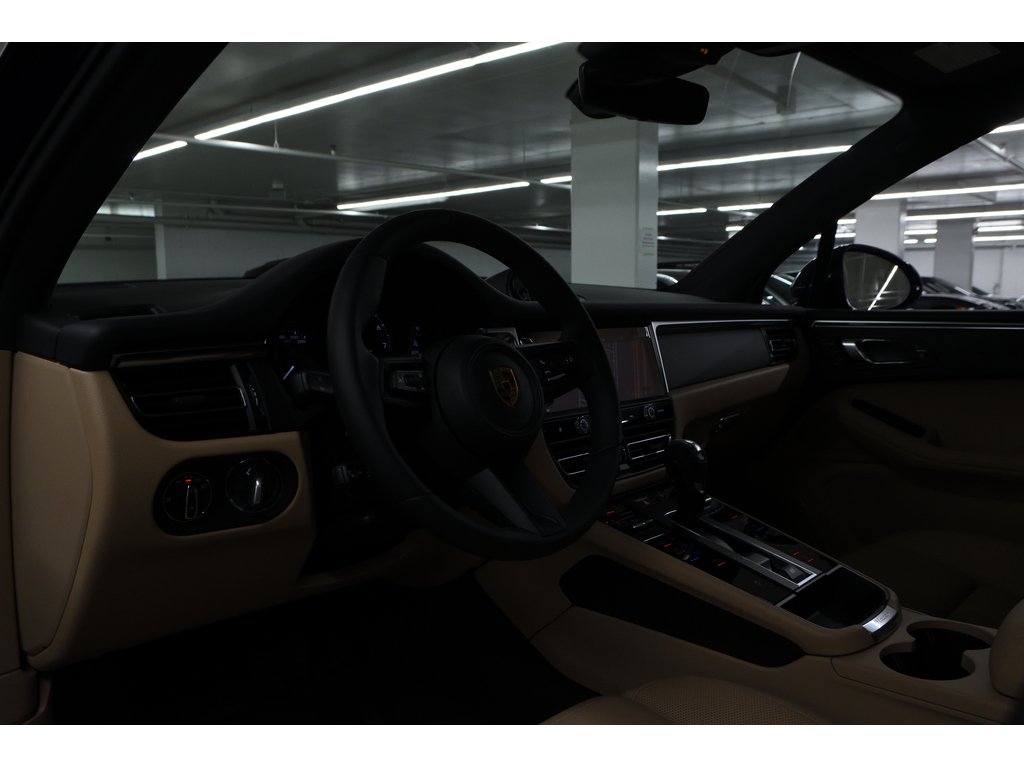 2024 Porsche Macan AWD / Premium Plus / BOSE in Laval, Quebec - 25 - w1024h768px
