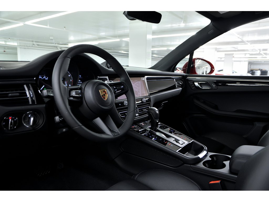 2024 Porsche Macan S AWD / Premium Plus / Air Suspension / BOSE in Laval, Quebec - 12 - w1024h768px