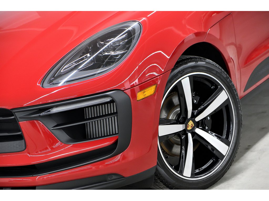 2024 Porsche Macan S AWD / Premium Plus / Air Suspension / BOSE in Laval, Quebec - 8 - w1024h768px