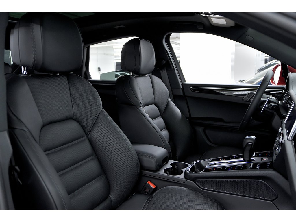 2024 Porsche Macan S AWD / Premium Plus / Air Suspension / BOSE in Laval, Quebec - 36 - w1024h768px