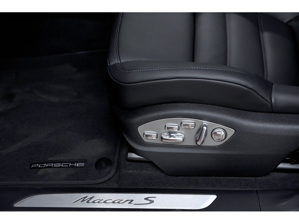 2024 Porsche Macan S AWD / Premium Plus / Air Suspension / BOSE in Laval, Quebec - 16 - w1024h768px