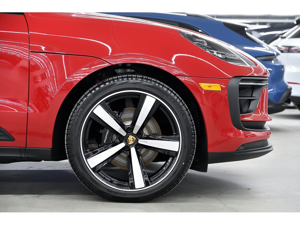 2024 Porsche Macan S AWD / Premium Plus / Air Suspension / BOSE in Laval, Quebec - 11 - w1024h768px