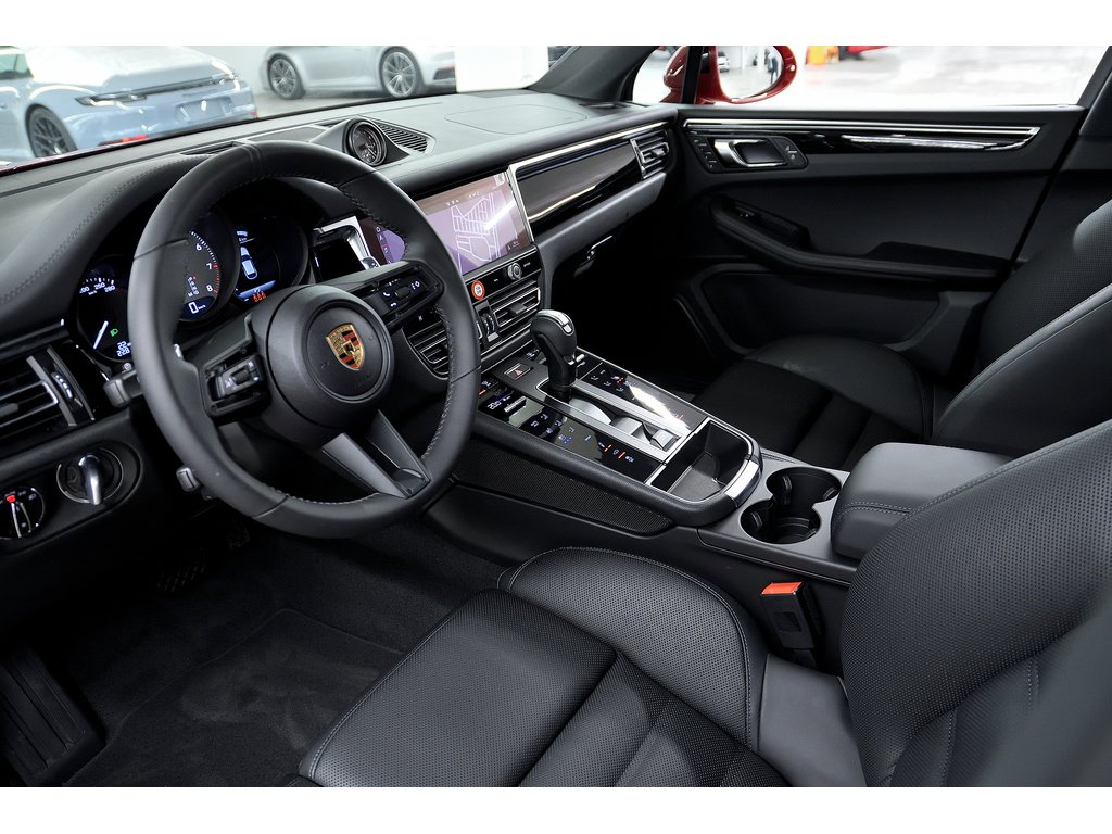 2024 Porsche Macan S AWD / Premium Plus / Air Suspension / BOSE in Laval, Quebec - 14 - w1024h768px