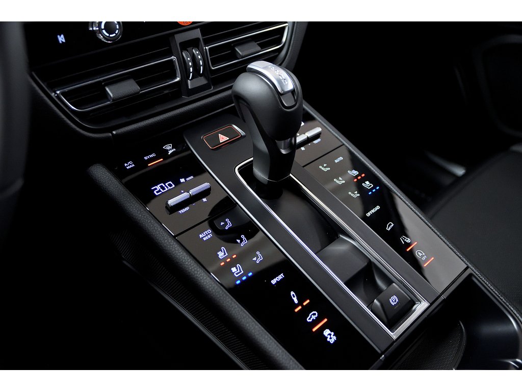 2024 Porsche Macan S AWD / Premium Plus / Air Suspension / BOSE in Laval, Quebec - 28 - w1024h768px